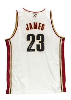Lebron James Autographed Cleveland Cavaliers Jersey (Upper Deck Authenticated) 2003
